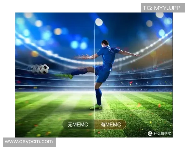 穿蓝色衣服的足球明星在赛场上的精彩表现与背后的故事